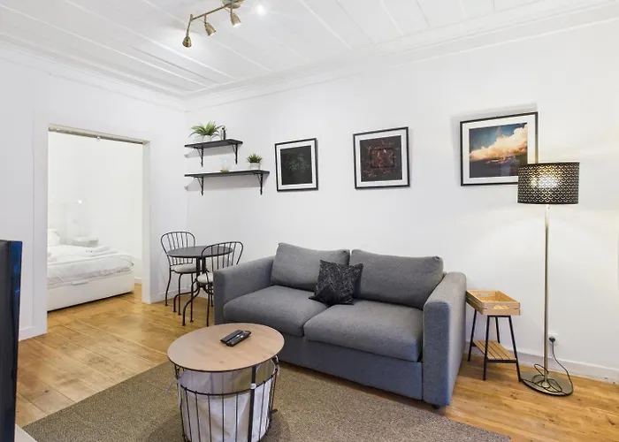 Daire Charming 1br In The Heart Of Bairro Alto | By Airnest Lisboa