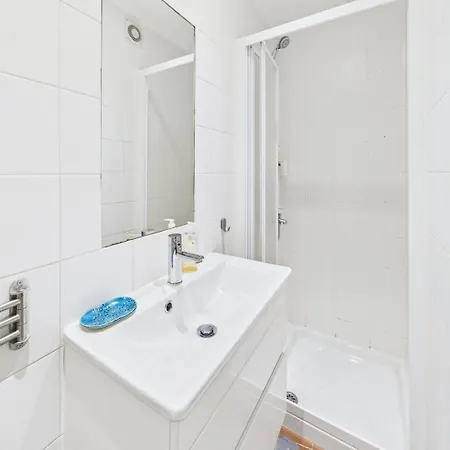 Charming 1br In The Heart Of Bairro Alto | By Airnest Lisboa